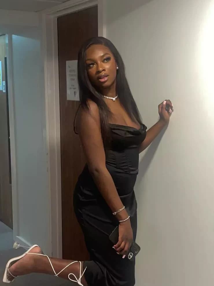 Desiree — Empire outcall escort